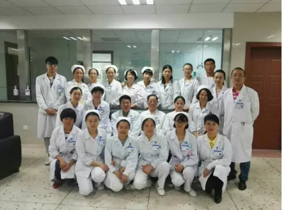 用我们的温暖，抚慰她无助的痛苦