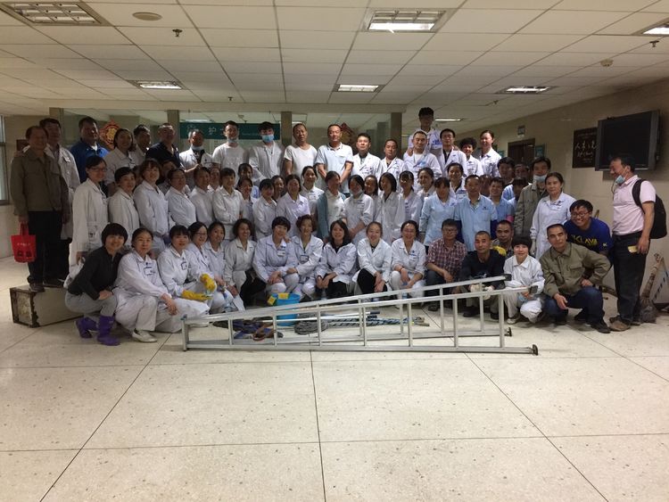 真心英雄，大爱无疆