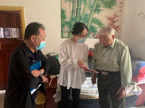 迎“七一”送温暖-医院走访慰问高龄党员