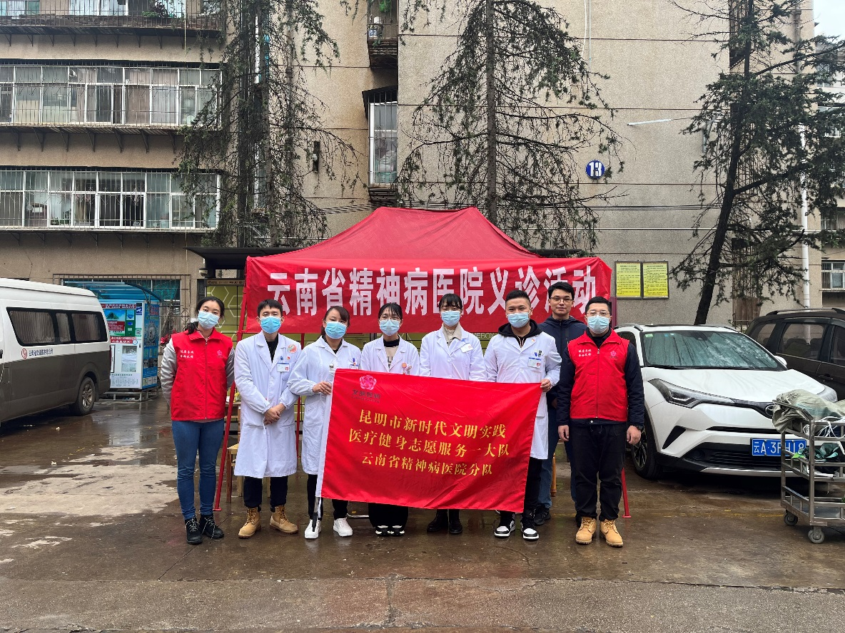 红色义诊进小区 情真意切暖人心