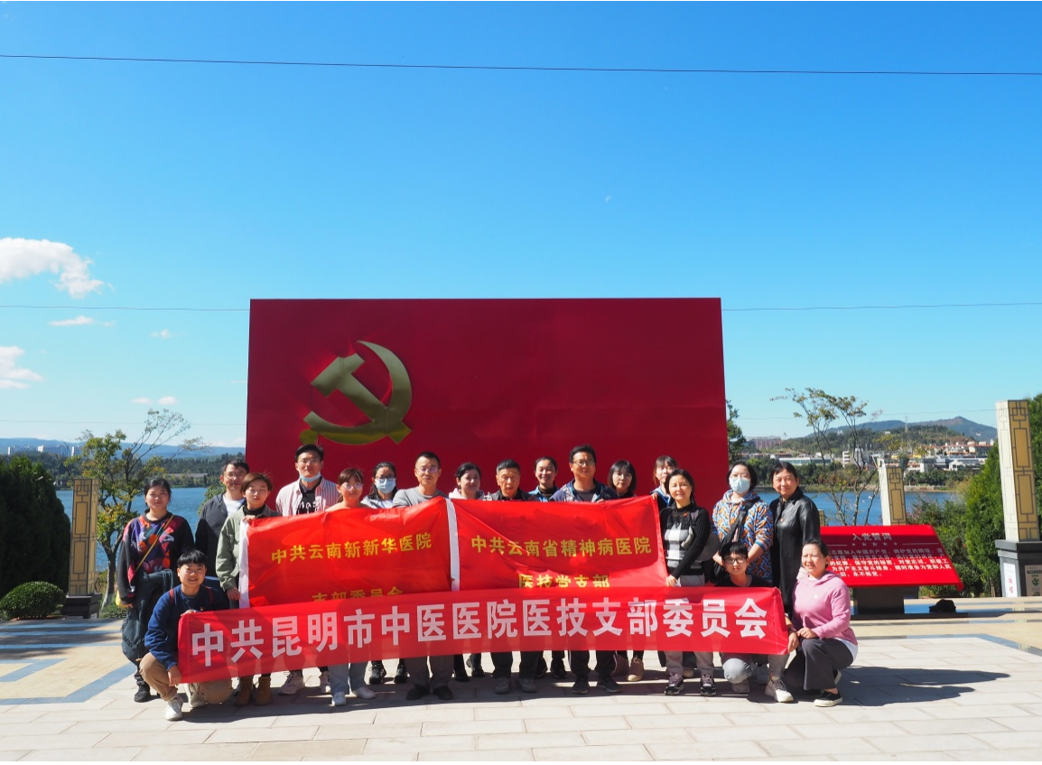 踱步红色长廊回首峥嵘岁月