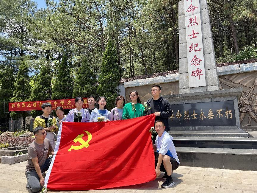 云南省精神病医院行政第二党支部、老年科党支部、康复科党支部联合开展主题党日活动